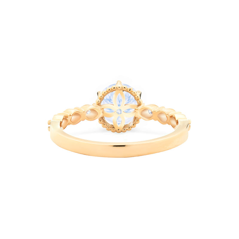 [Evelyn] Vintage Classic Crown Engagement Ring in Diamond / Moissanite