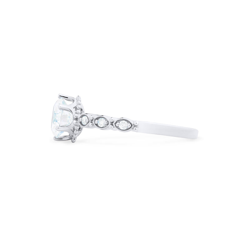 [Evelyn] Vintage Classic Crown Engagement Ring in Diamond / Moissanite