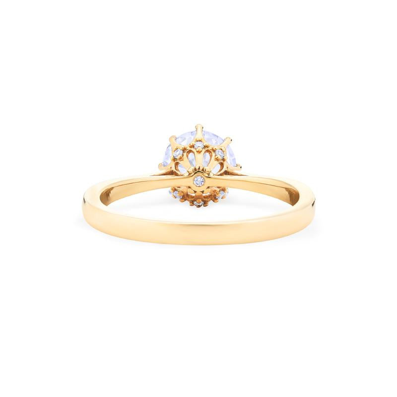 [Victoria] Classic Crown Solitaire Engagement Ring in Diamond / Moissanite