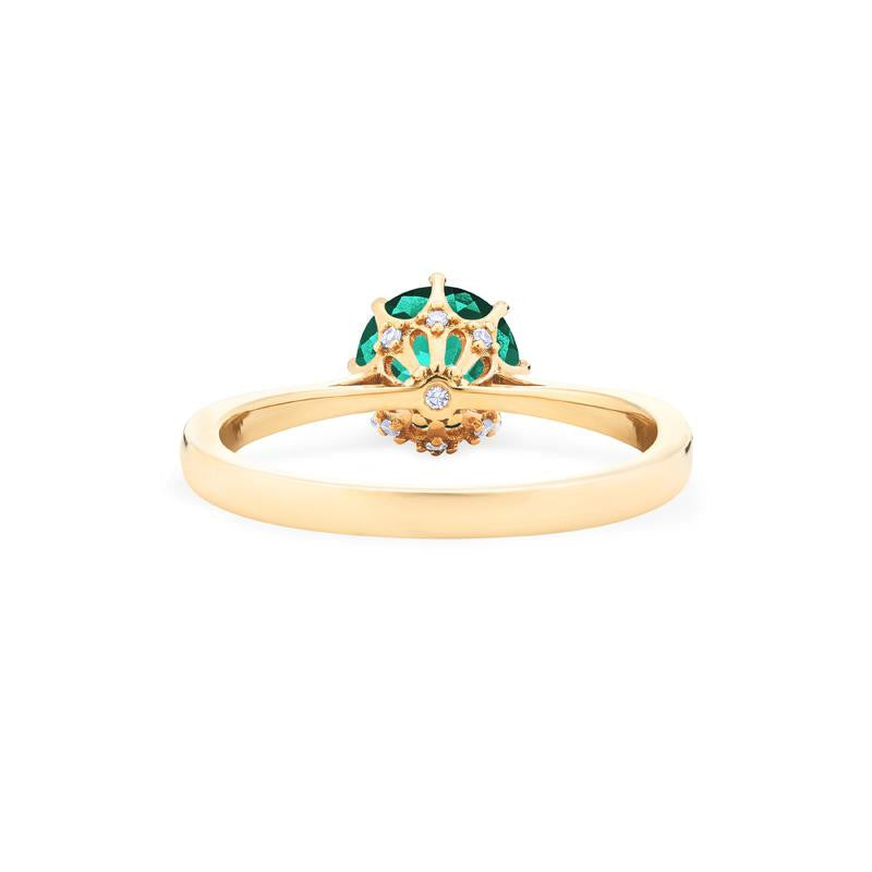 [Victoria] Classic Crown Solitaire Ring in Lab Emerald