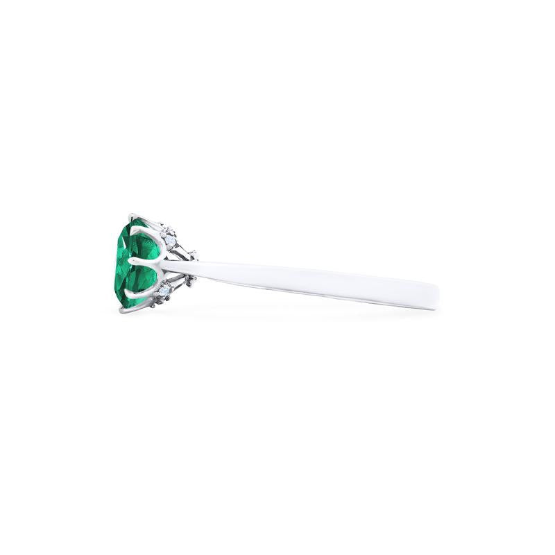 [Victoria] Classic Crown Solitaire Ring in Lab Emerald