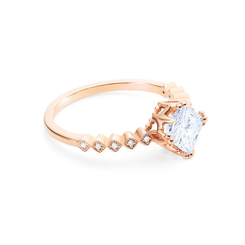 [Astoria] Fleur De Lis Square Princess Cut Engagement Ring in Diamond / Moissanite