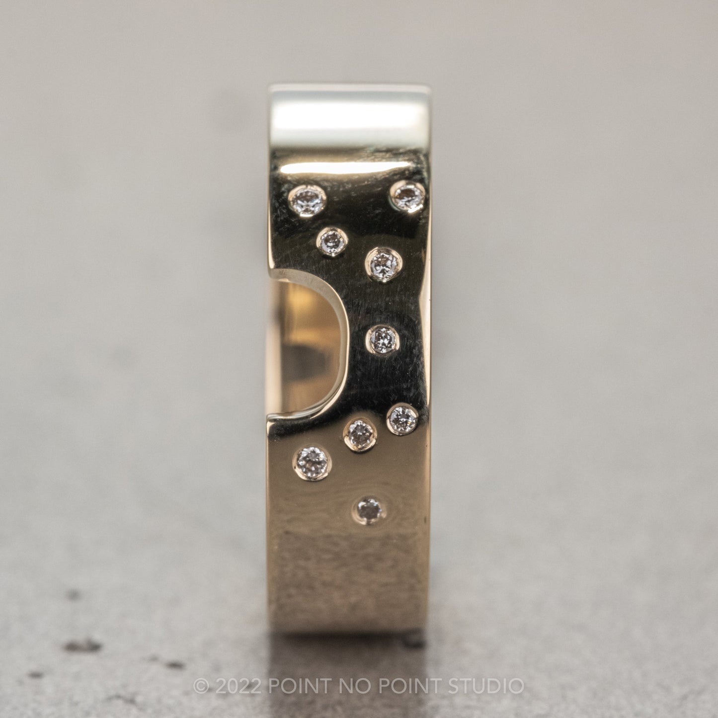 Ellipse Wedding Ring, 9 Diamond, 6mm Polished