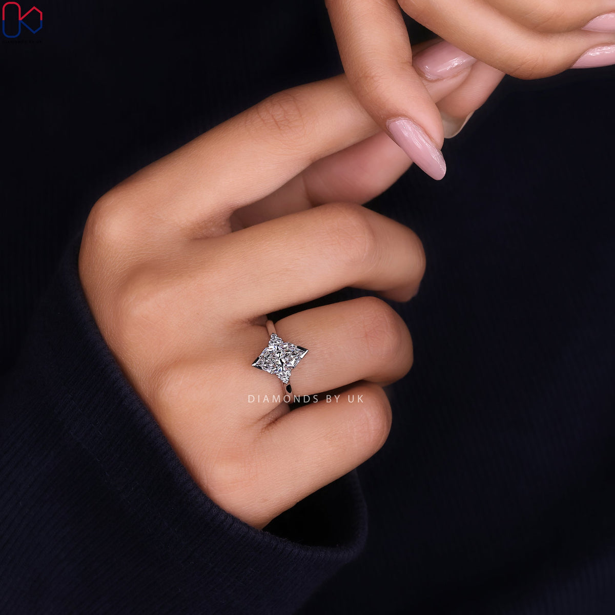 Dutch Marquise Engagement Ring With Muse Setting