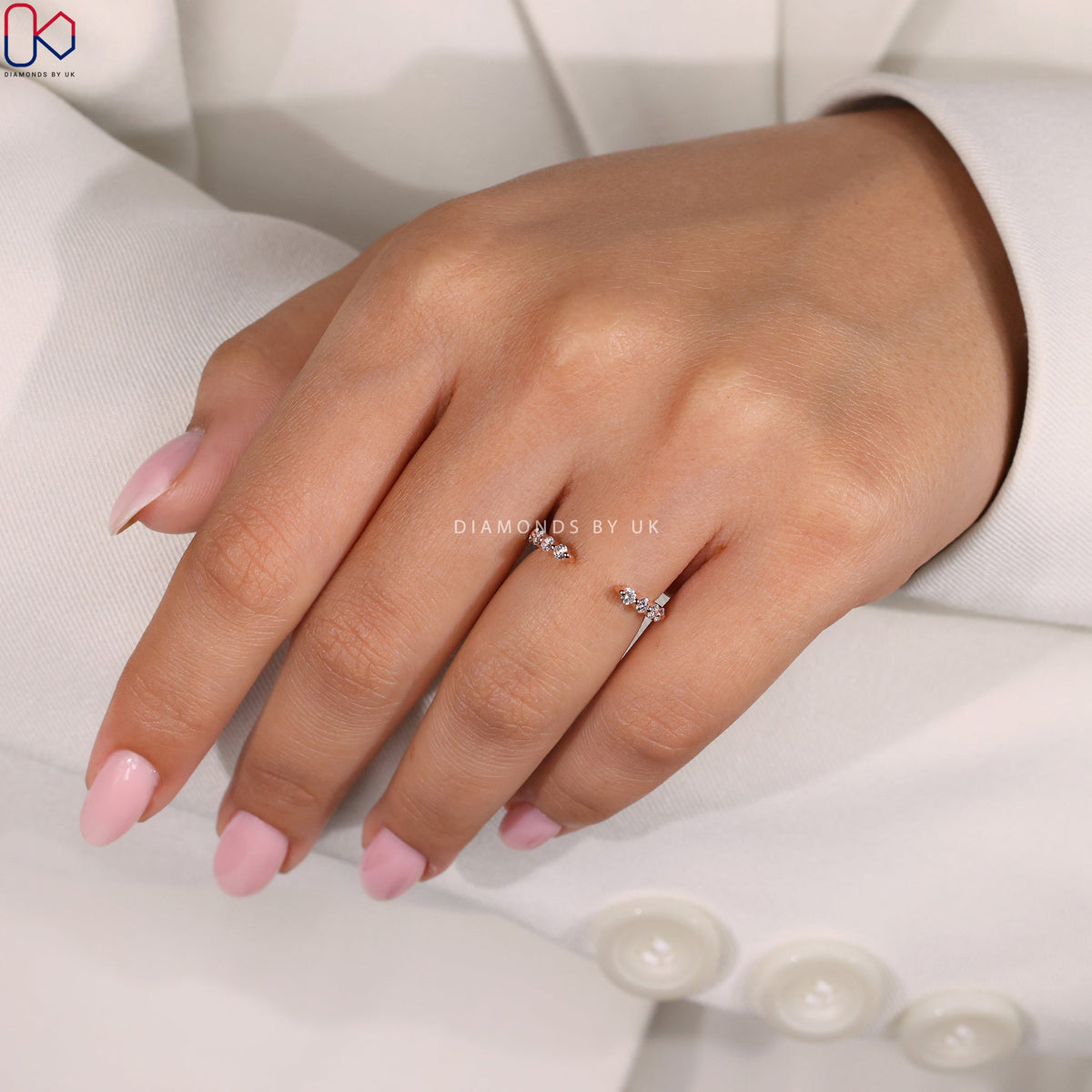 Round Diamond Open Gap Wedding Band