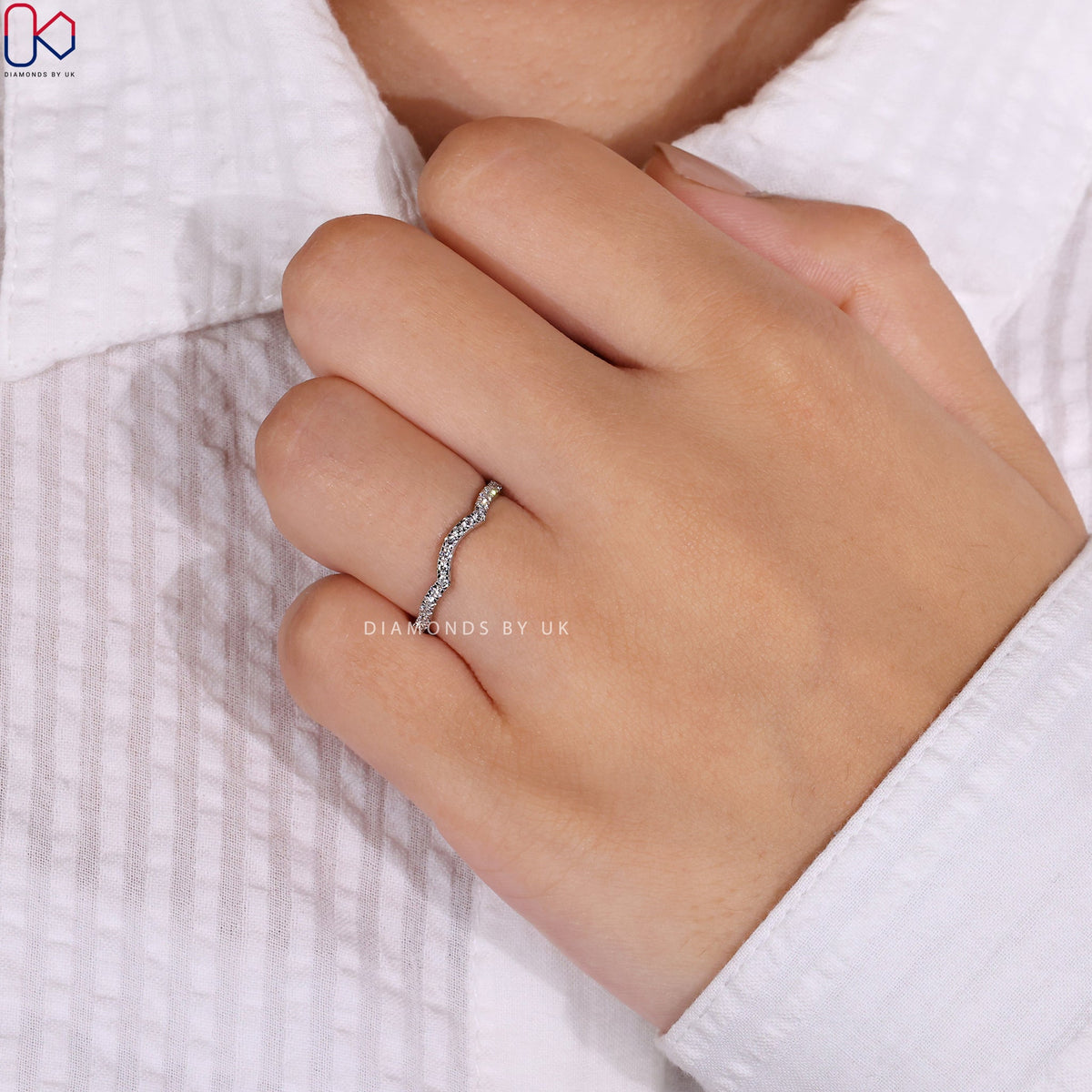 Curved Diamond Wedding Band – Round Diamonds