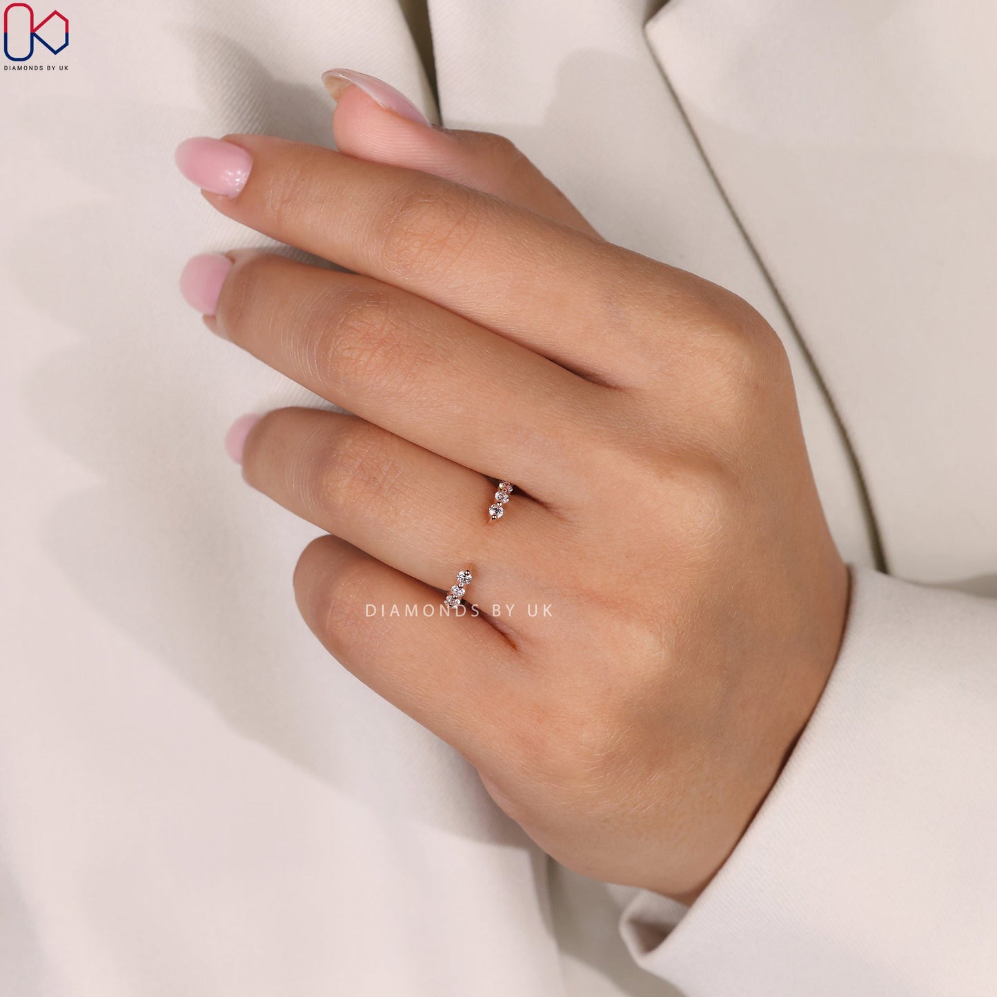 Round Diamond Open Gap Wedding Band