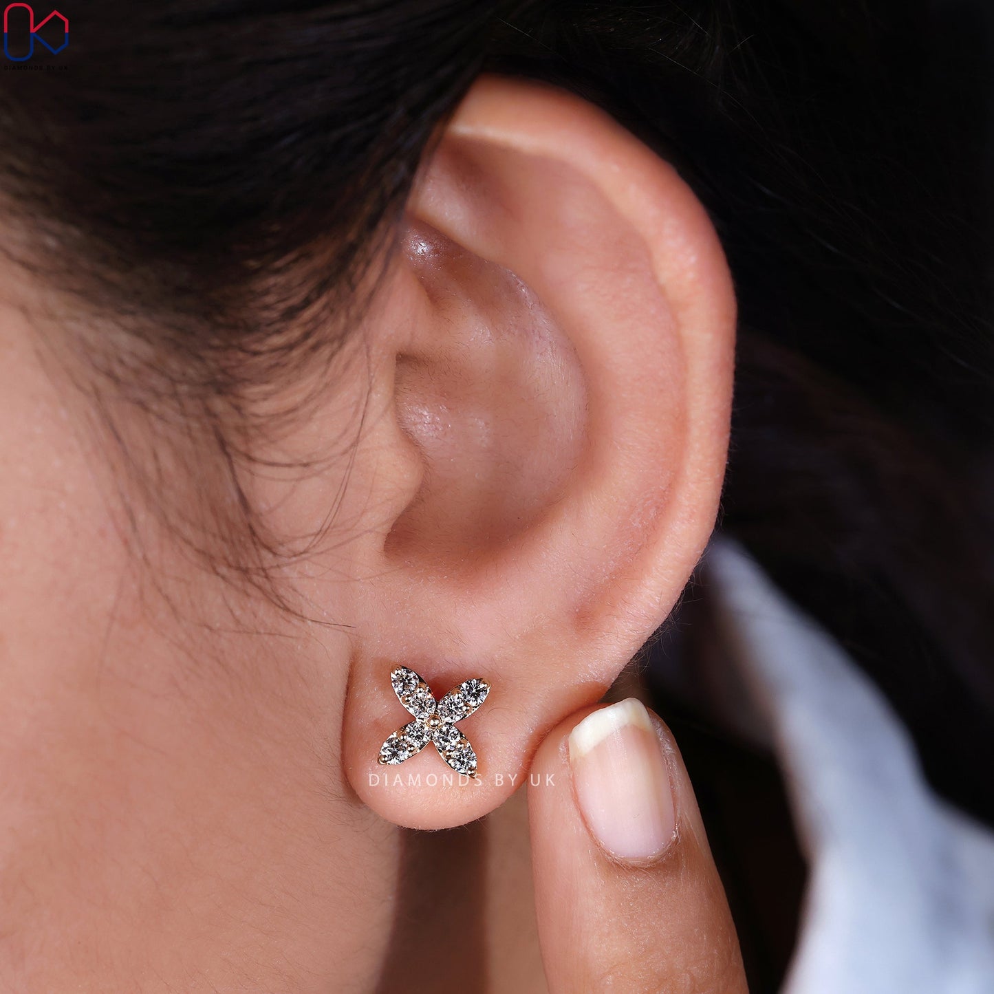 Flower Stud Earrings - Round Diamond