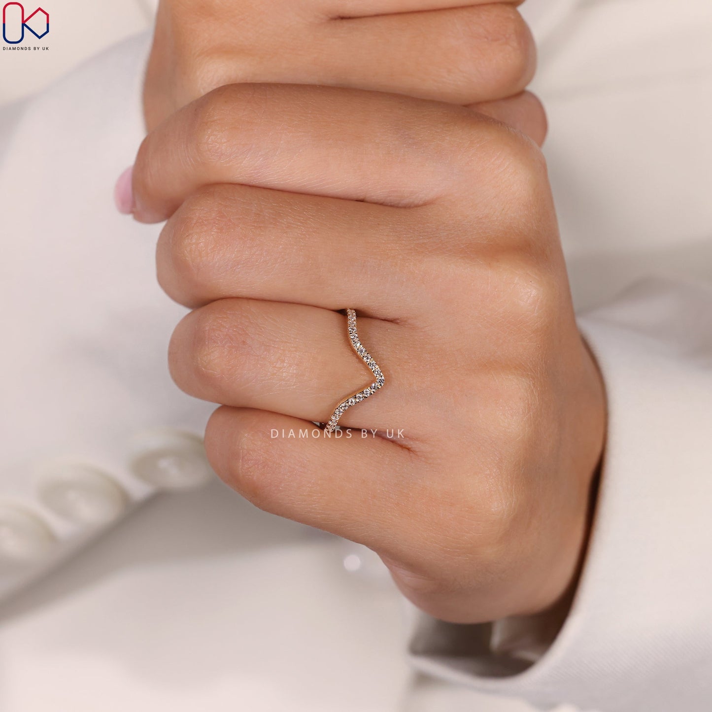 Curved Diamond Wedding Band - Round Diamond