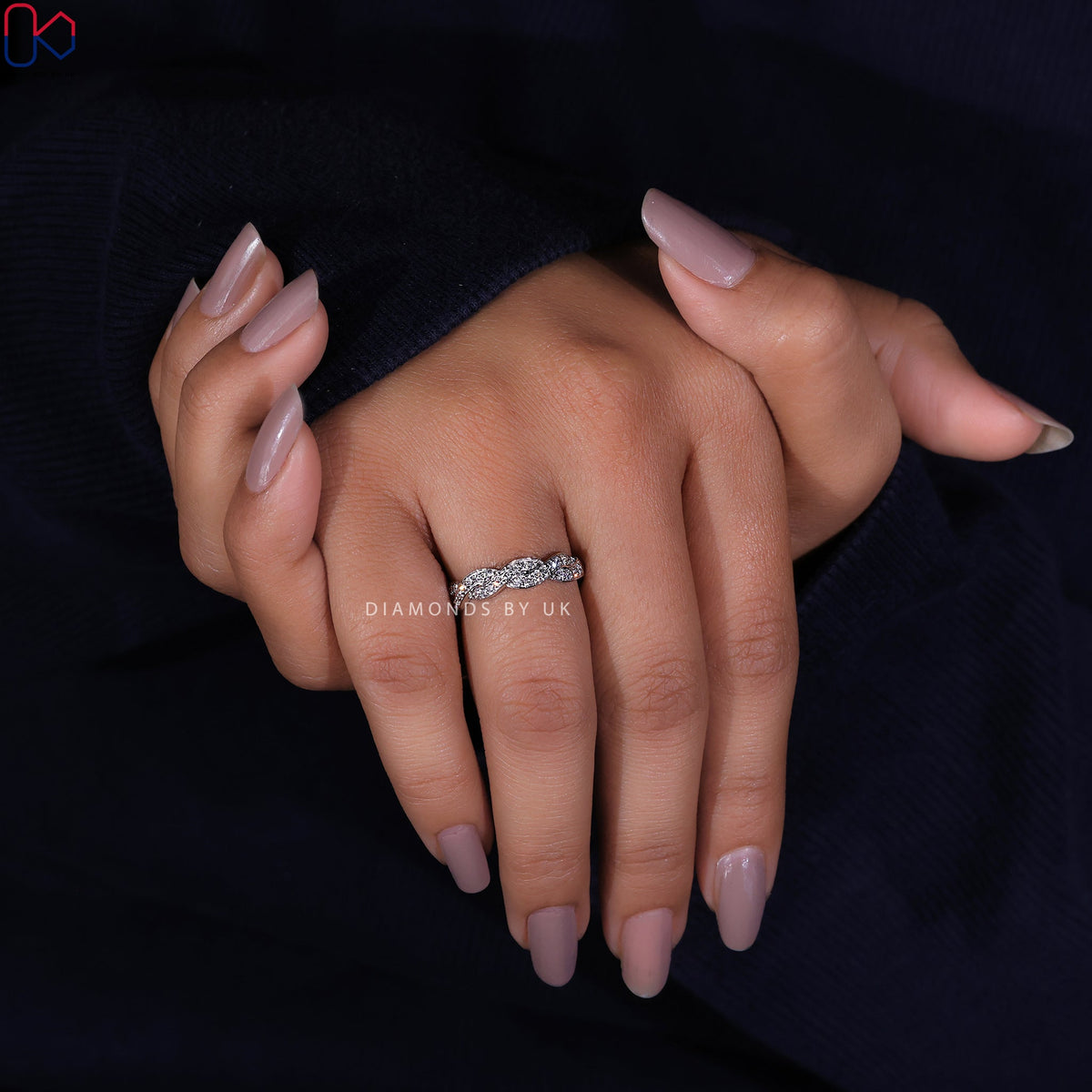 Twisted Wedding Band – Round Diamonds