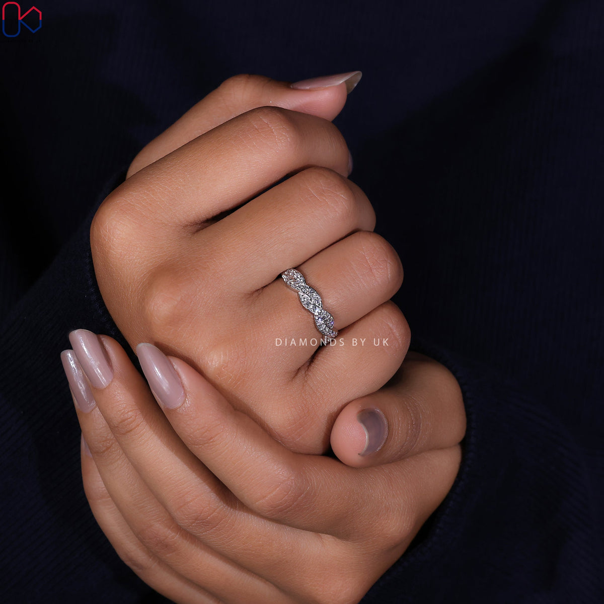 Twisted Wedding Band – Round Diamonds