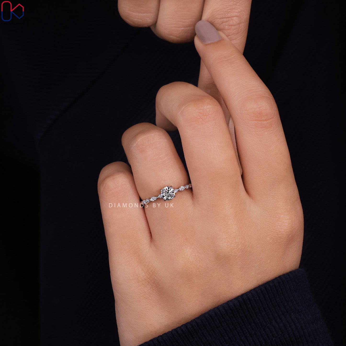 White Gold Engagement Ring - Round Diamond