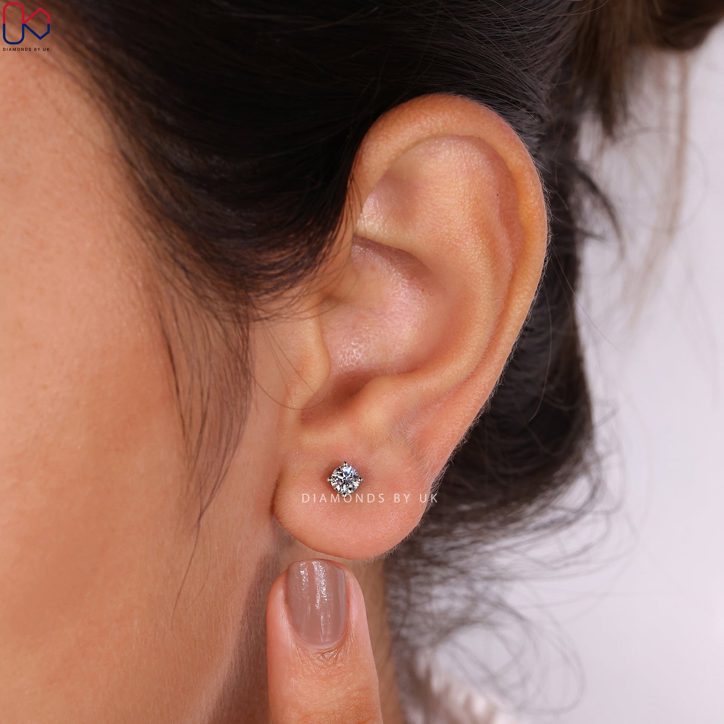 Round Diamond Stud Earrings - White Gold