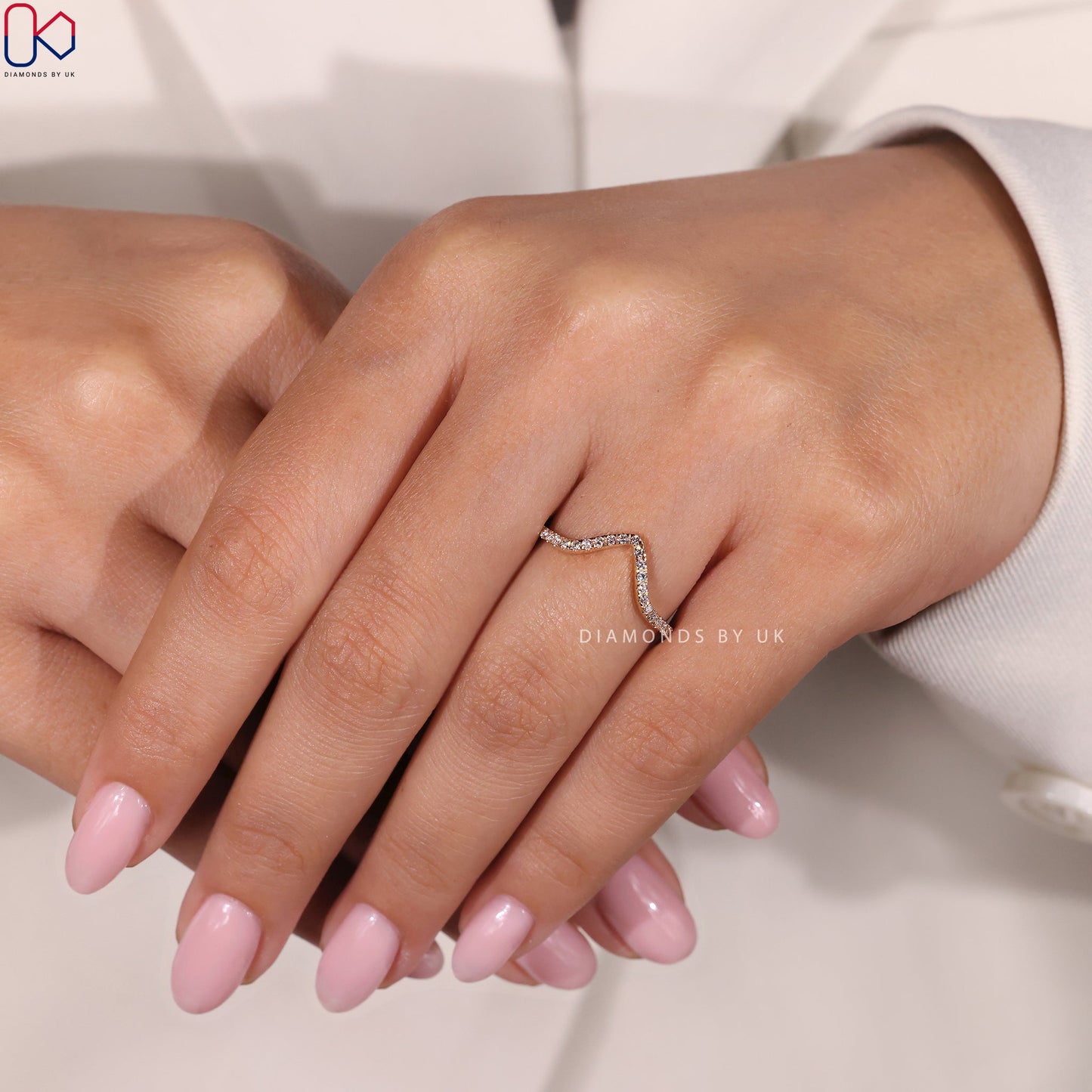 Curved Diamond Wedding Band - Round Diamond
