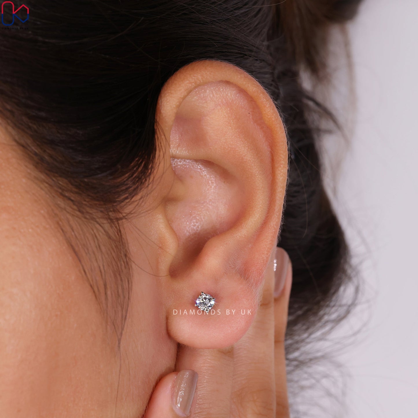 Round Diamond Stud Earrings - White Gold