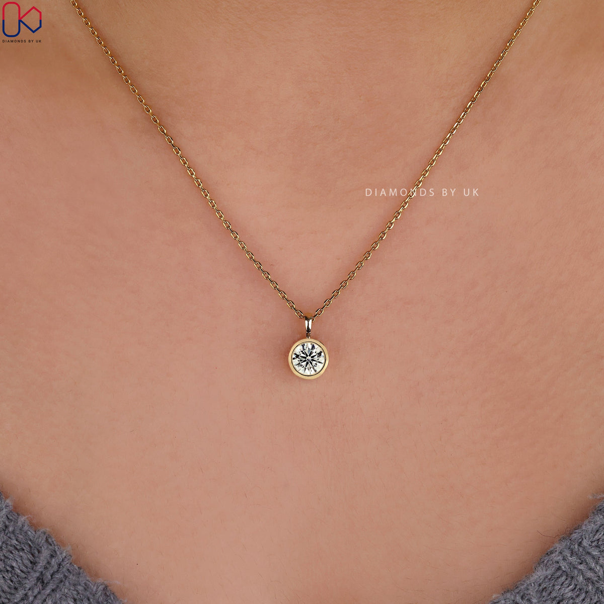Round Diamond Solitaire Pendant In Yellow Gold
