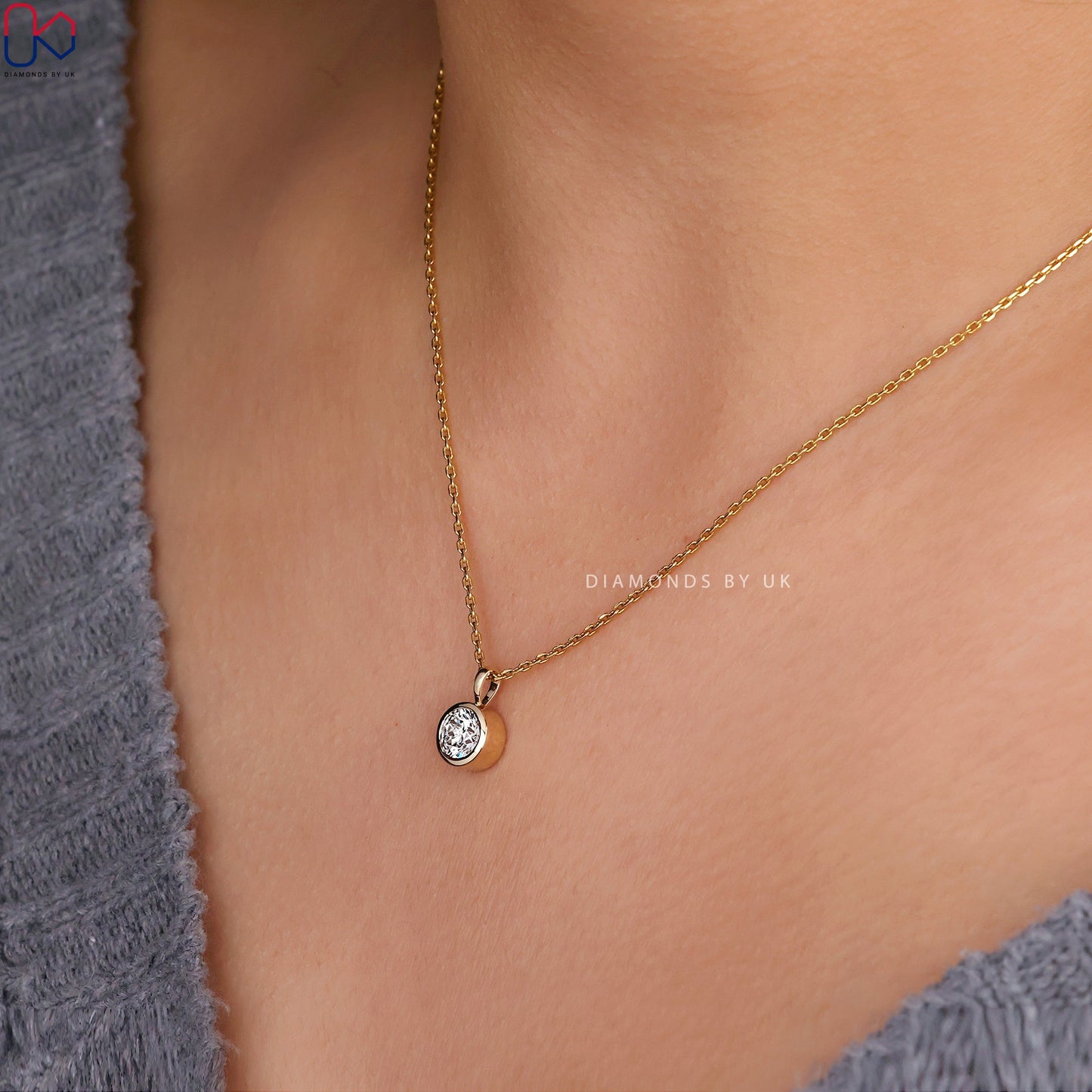Round Diamond Solitaire Pendant In Yellow Gold