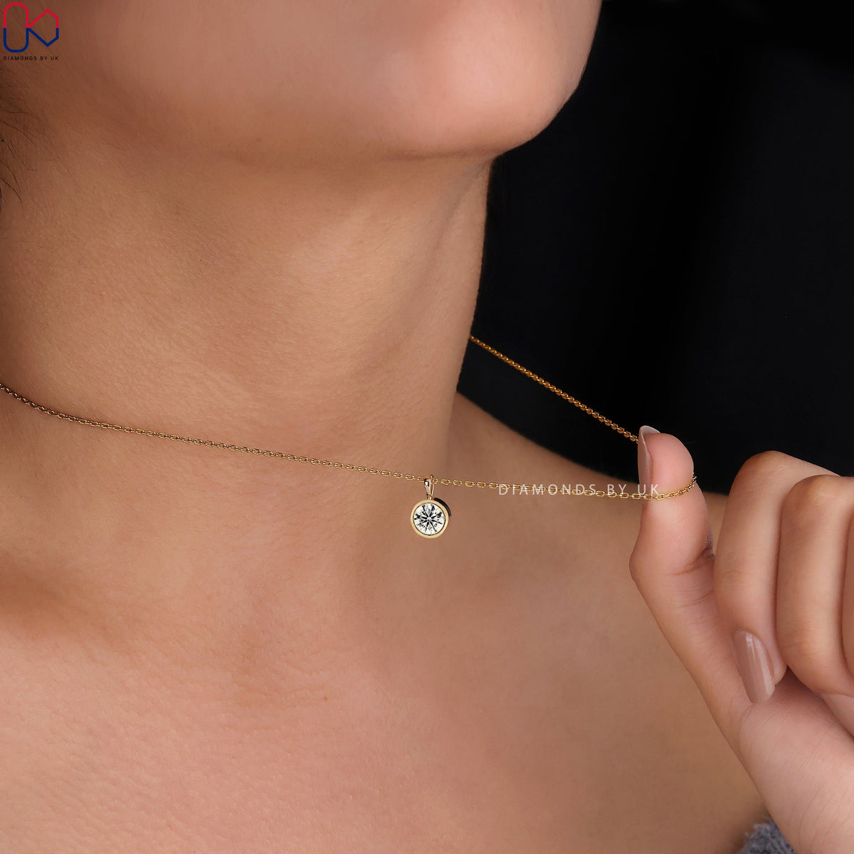 Round Diamond Solitaire Pendant In Yellow Gold