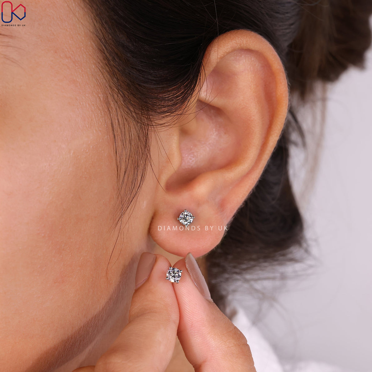 Round Diamond Stud Earrings - White Gold