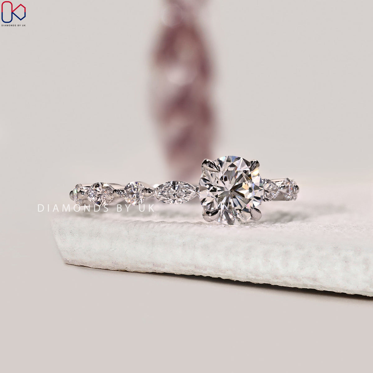 Round Diamond Engagement Ring In White Gold