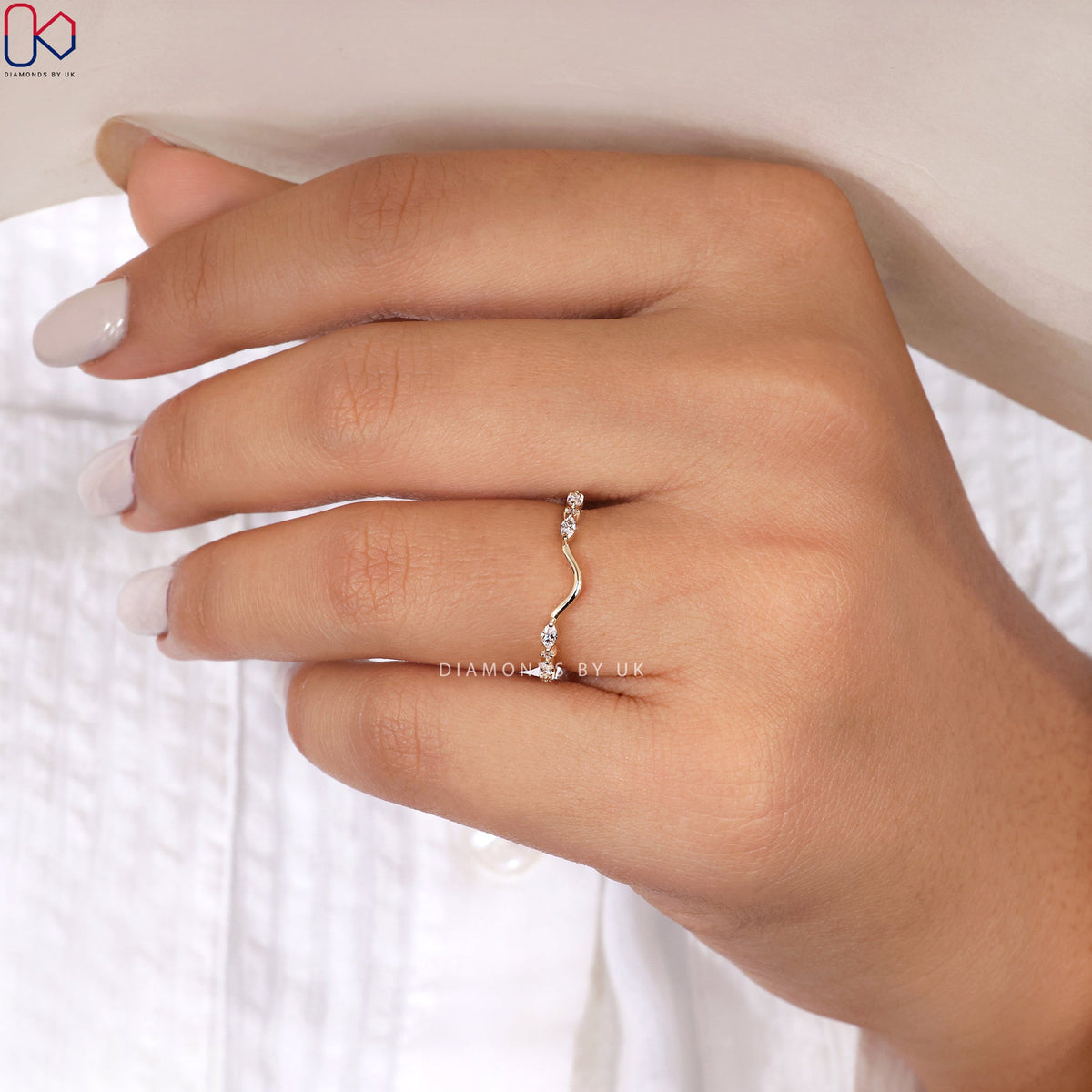 Curved Diamond Wedding Band – Yellow Gold