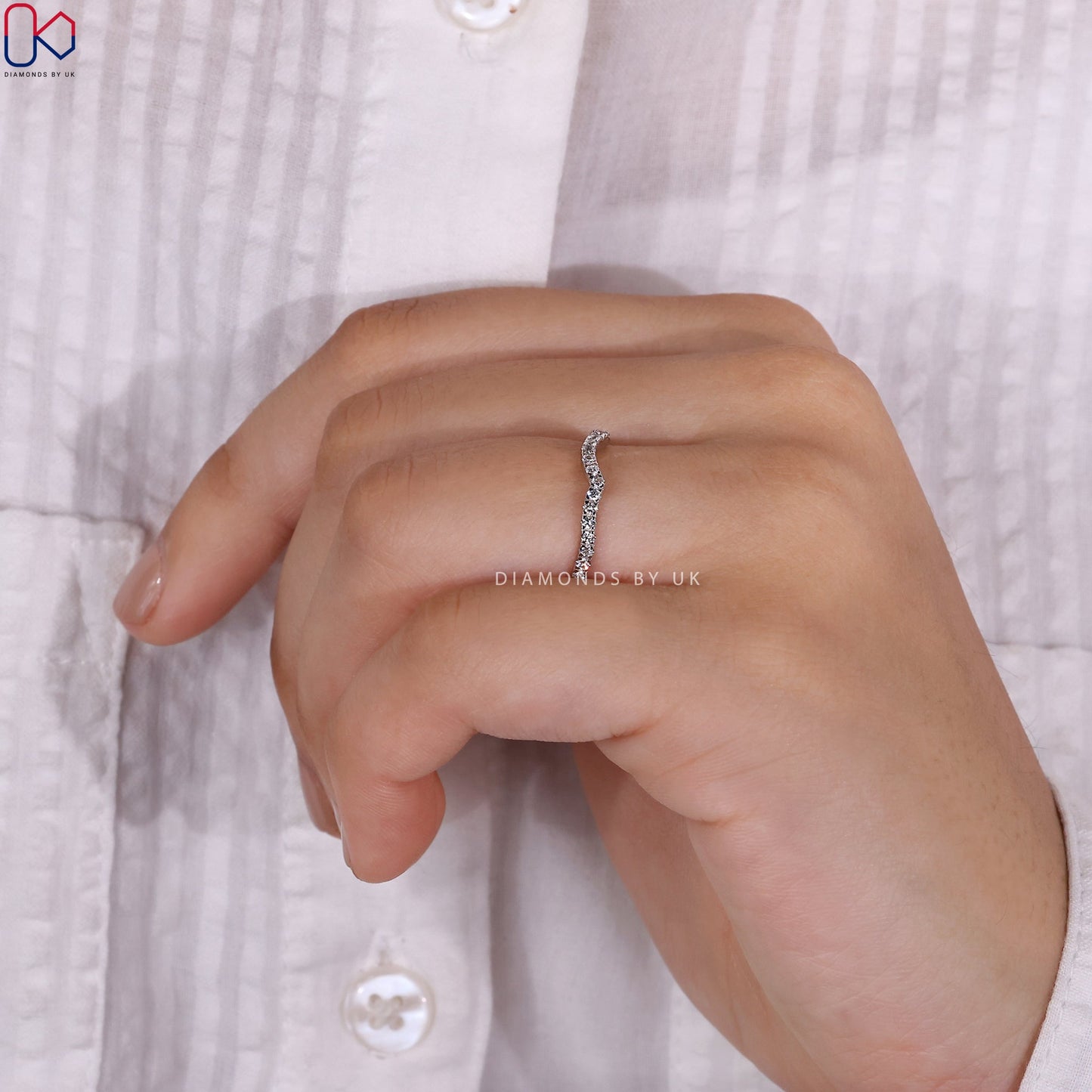 Curved Diamond Wedding Band – Round Diamonds