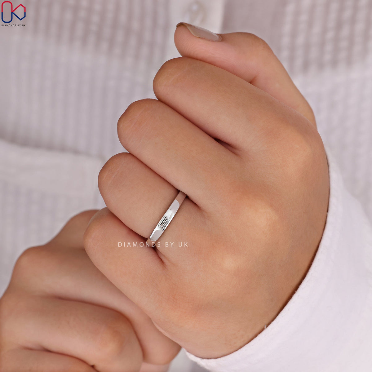 Flush Set Wedding Band – Baguette Diamond