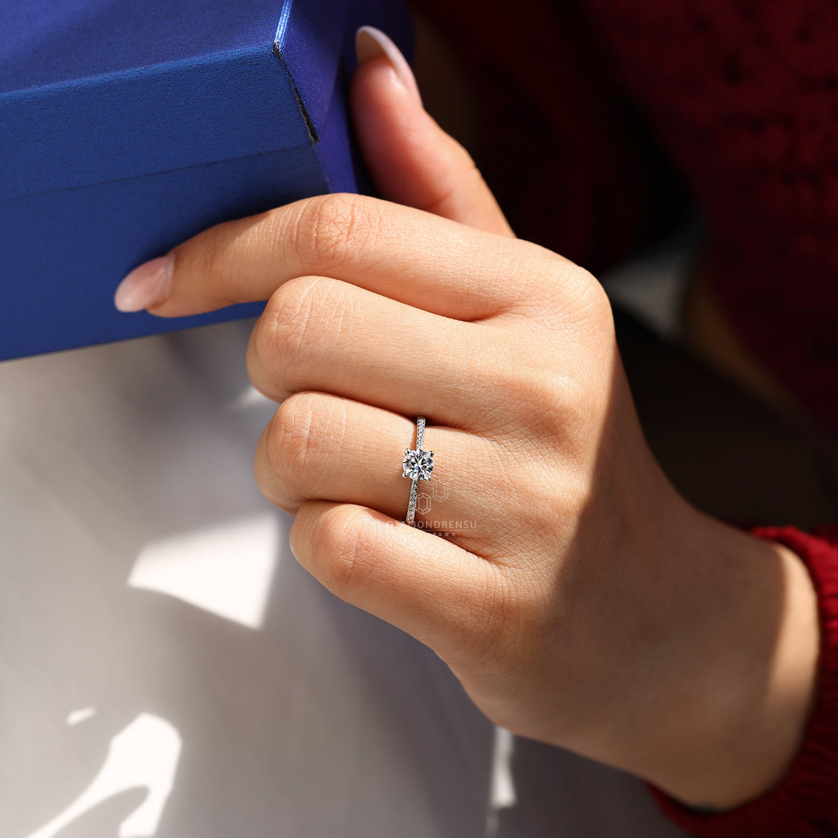 Round Diamond Ring with Round Cut Pave Band