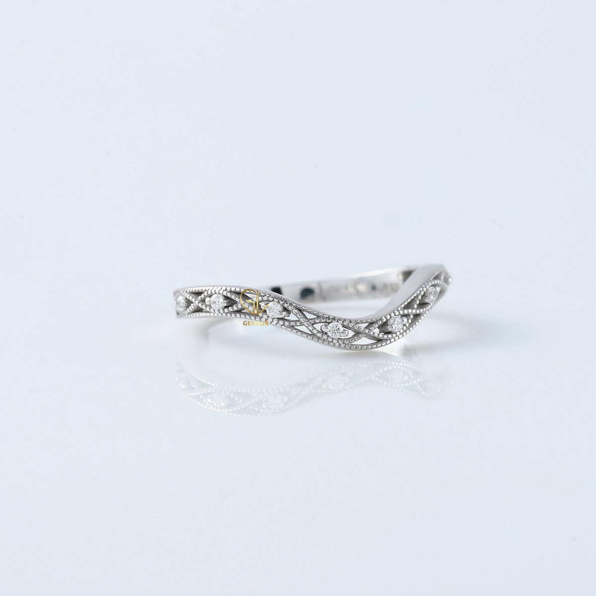 Round Cut Moissanite Diamond Art Deco Curve Wedding Band