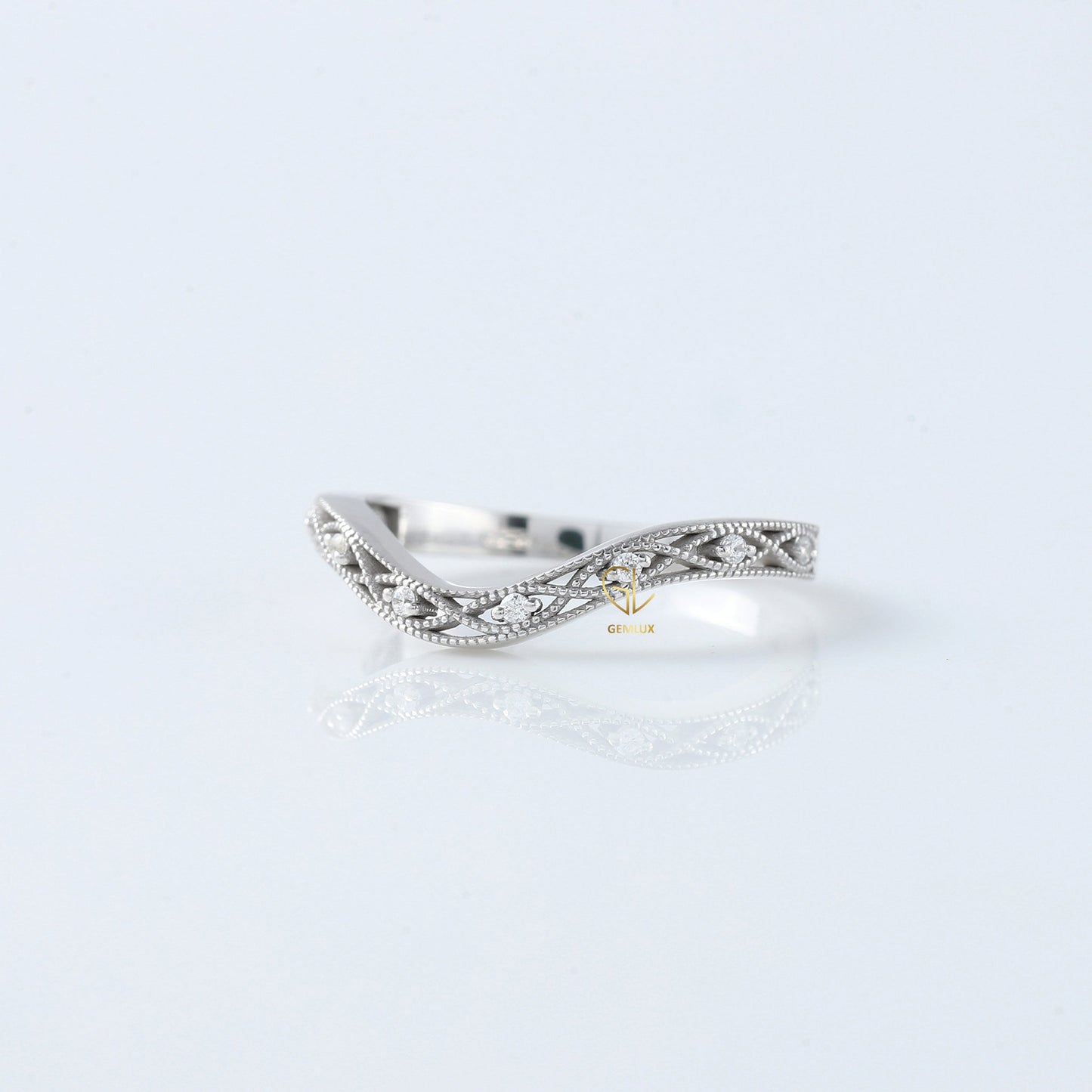 Round Cut Moissanite Diamond Art Deco Curve Wedding Band