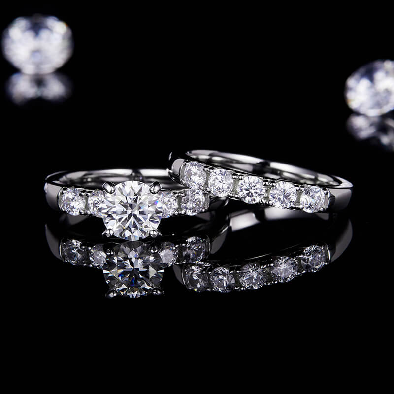 Round Moissanite Sidestone Bridal Engagement Ring Set