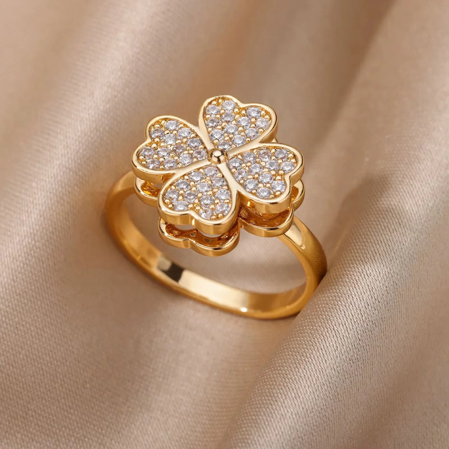 Pavé Clover Spinner Ring