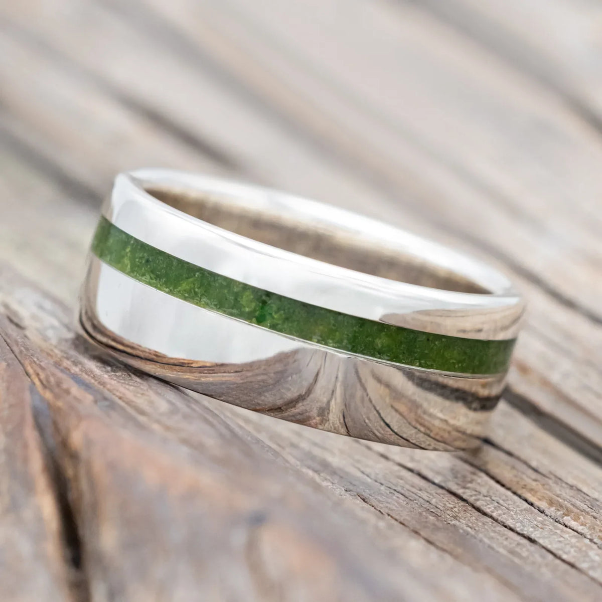 "Vertigo" - Wedding Band With Natural Moss Inlay - Silver - Size 7 1/2