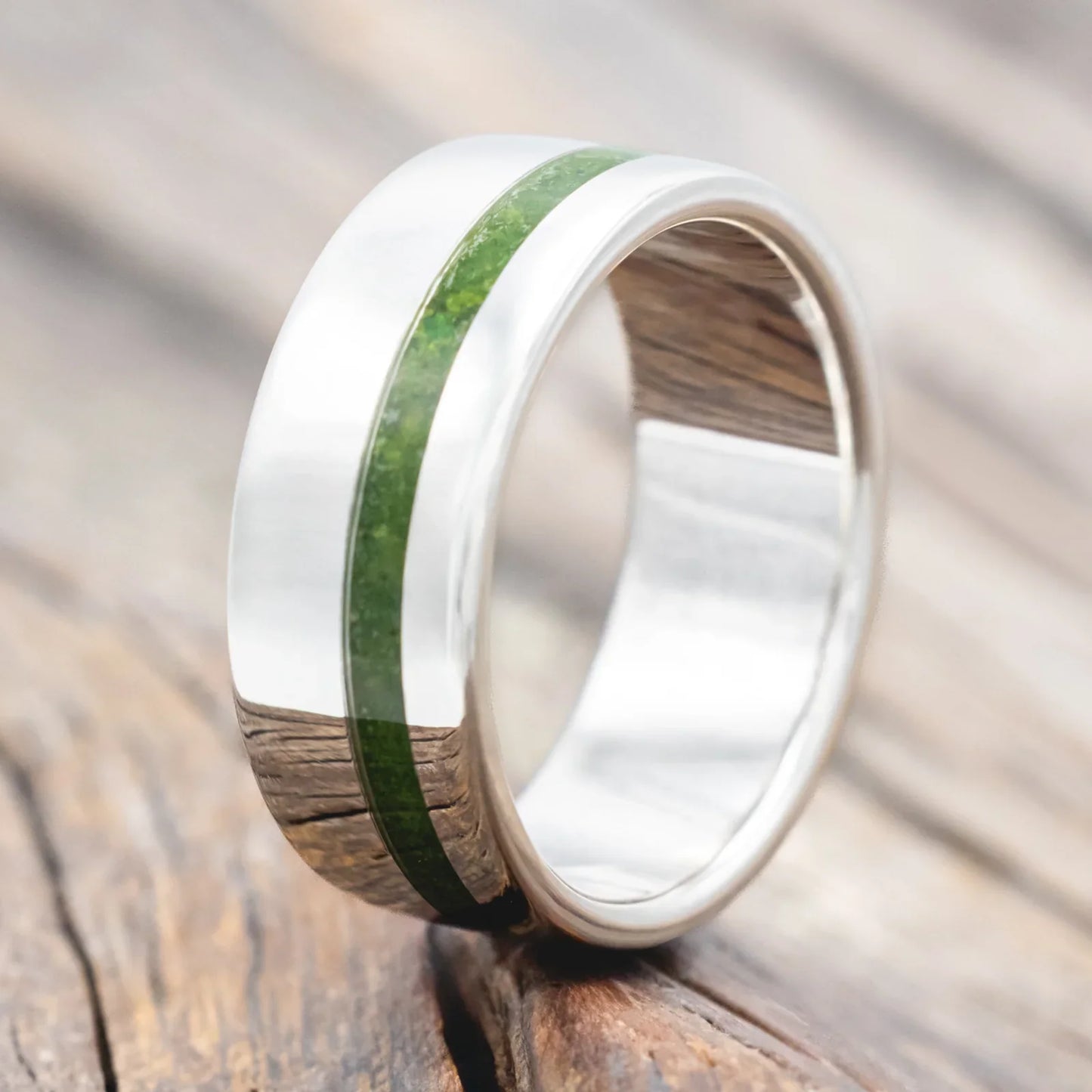 "Vertigo" - Wedding Band With Natural Moss Inlay - Silver - Size 7 1/2