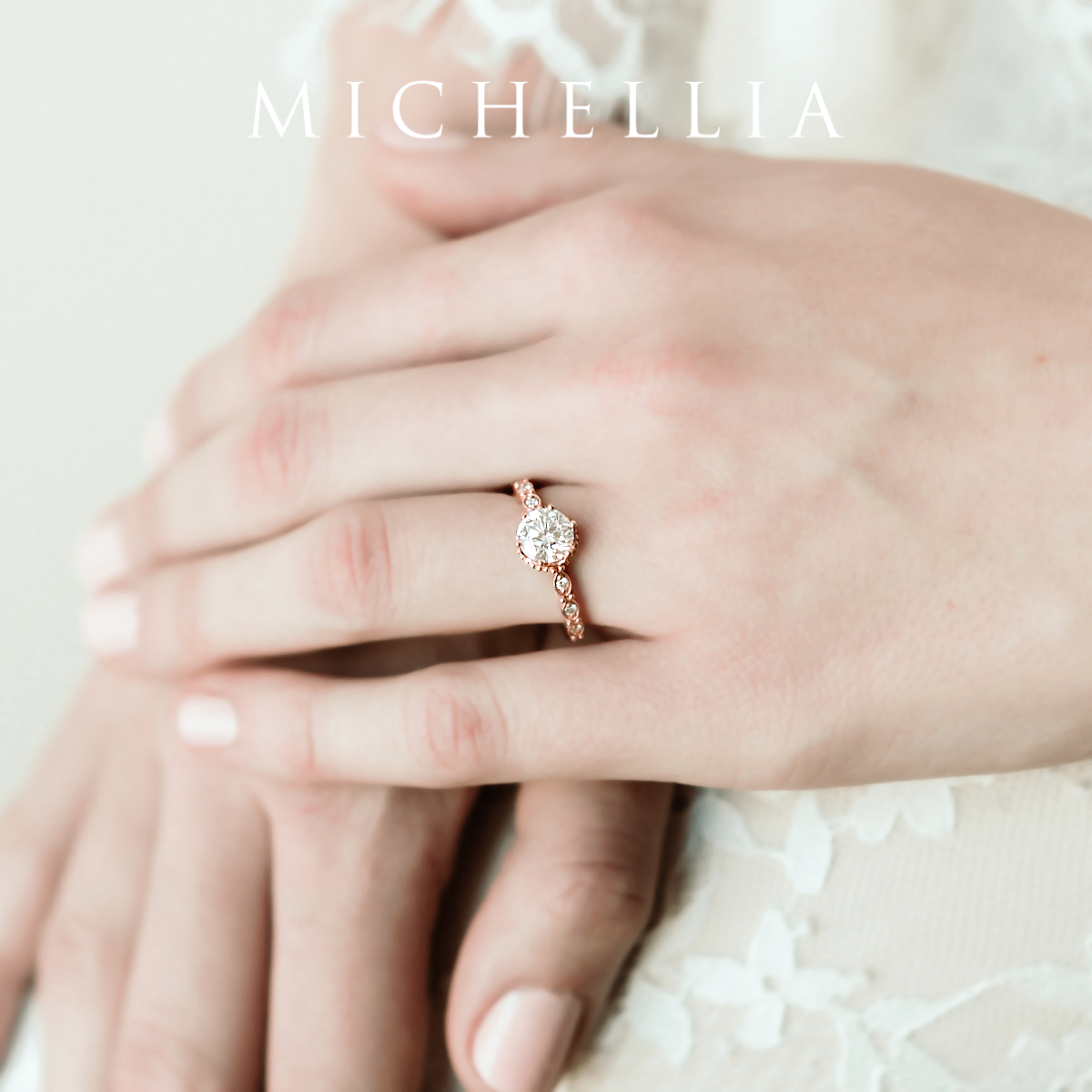 [Evelyn] Vintage Classic Crown Engagement Ring in Diamond / Moissanite