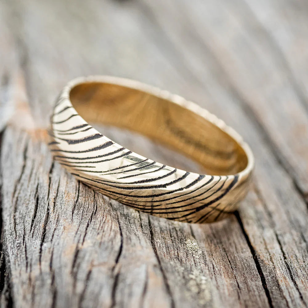 Domed Woodgrain Pattern Wedding Ring - 14K Yellow Gold (8mm) - Size 10