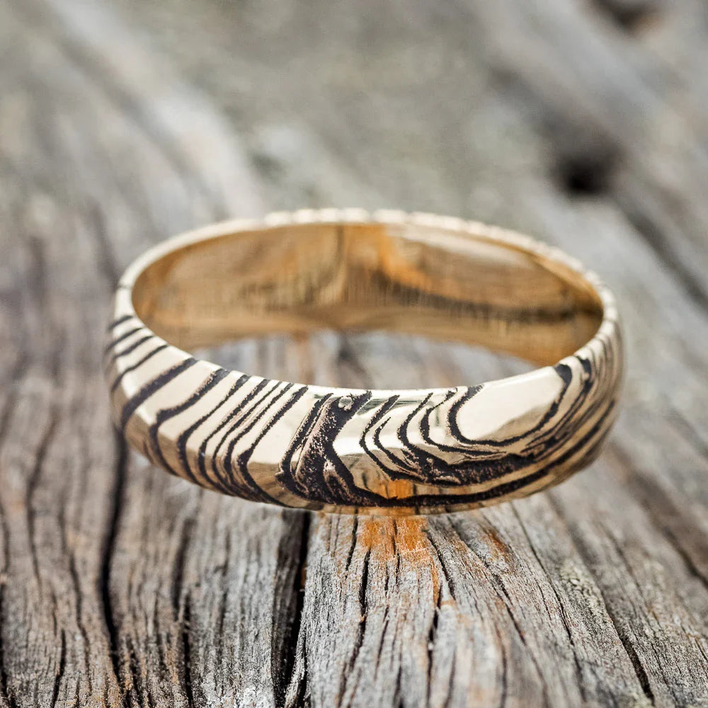 Domed Woodgrain Pattern Wedding Ring - 14K Yellow Gold (8mm) - Size 10