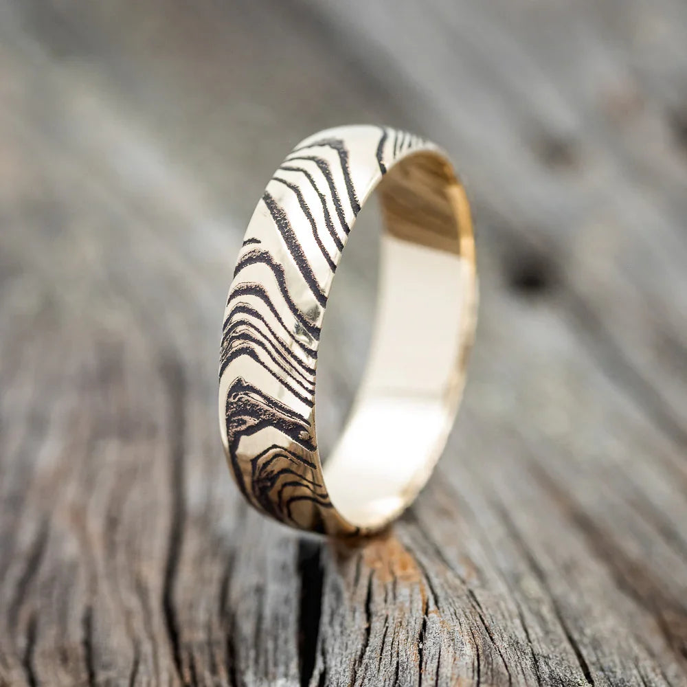 Domed Woodgrain Pattern Wedding Ring - 14K Yellow Gold (8mm) - Size 10