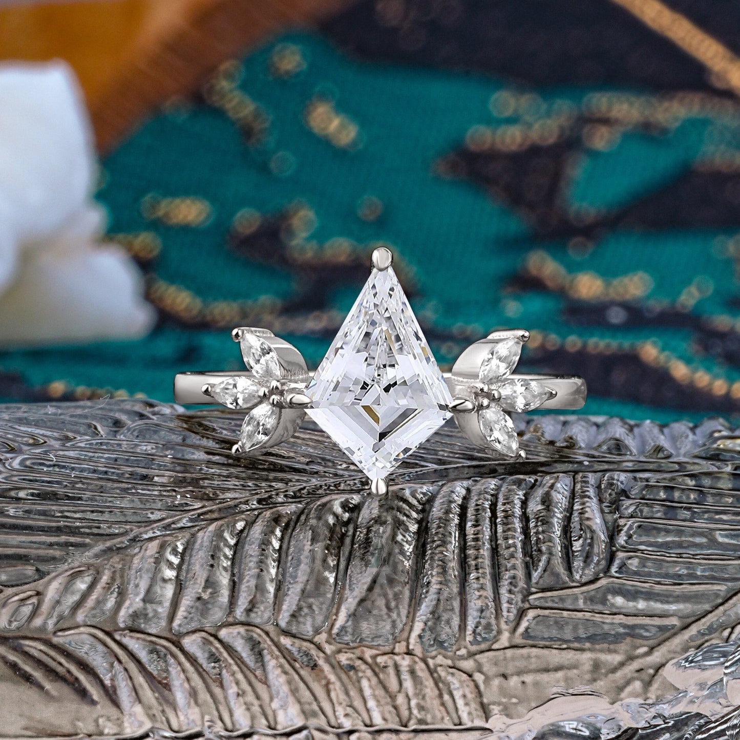 Minimalist Luxe 4-Prong Kite-Cut Lab Diamond Engagement Ring