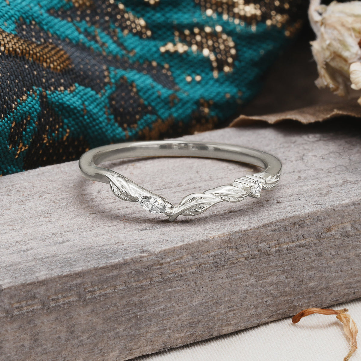 Nature Inspired Exquisite Minimalist Moissanite Curved Wedding Band