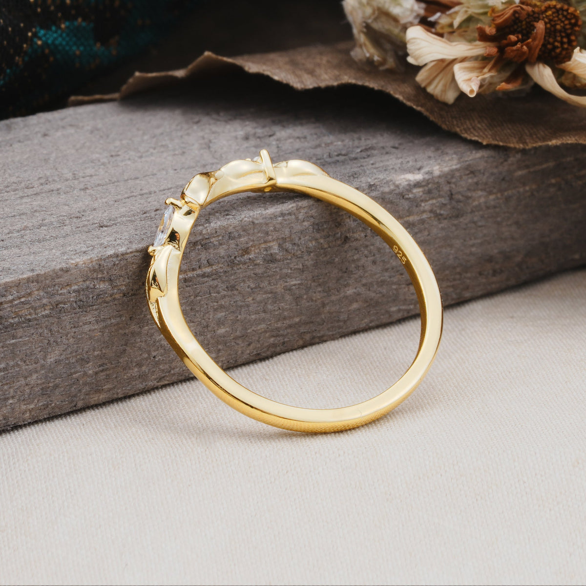 Nature Inspired Exquisite Minimalist Moissanite Curved Wedding Band