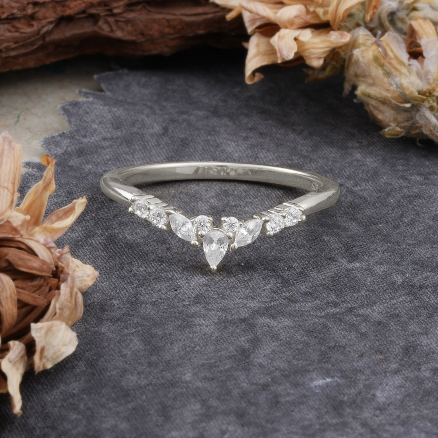 Vintage Pear Cut Moissanite Curved Wedding Ring for Women