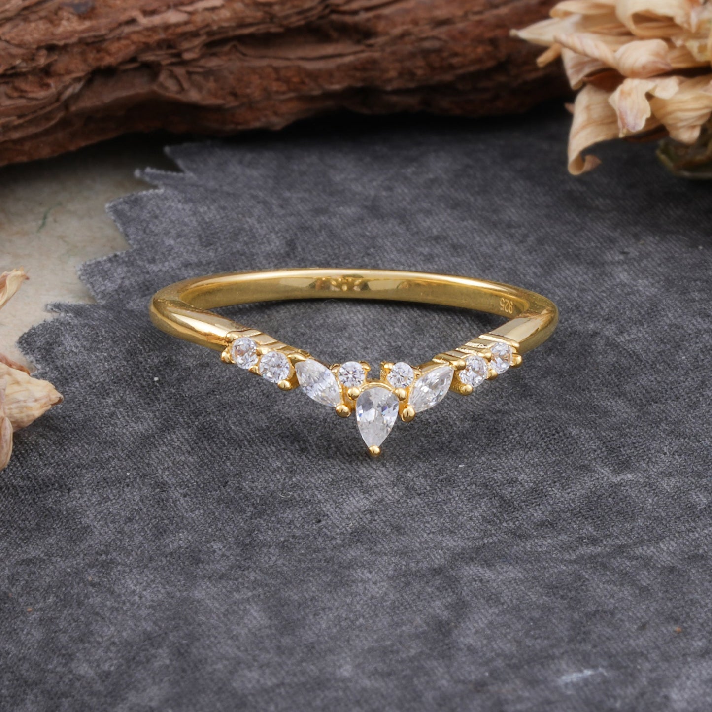 Vintage Pear Cut Moissanite Curved Wedding Ring for Women