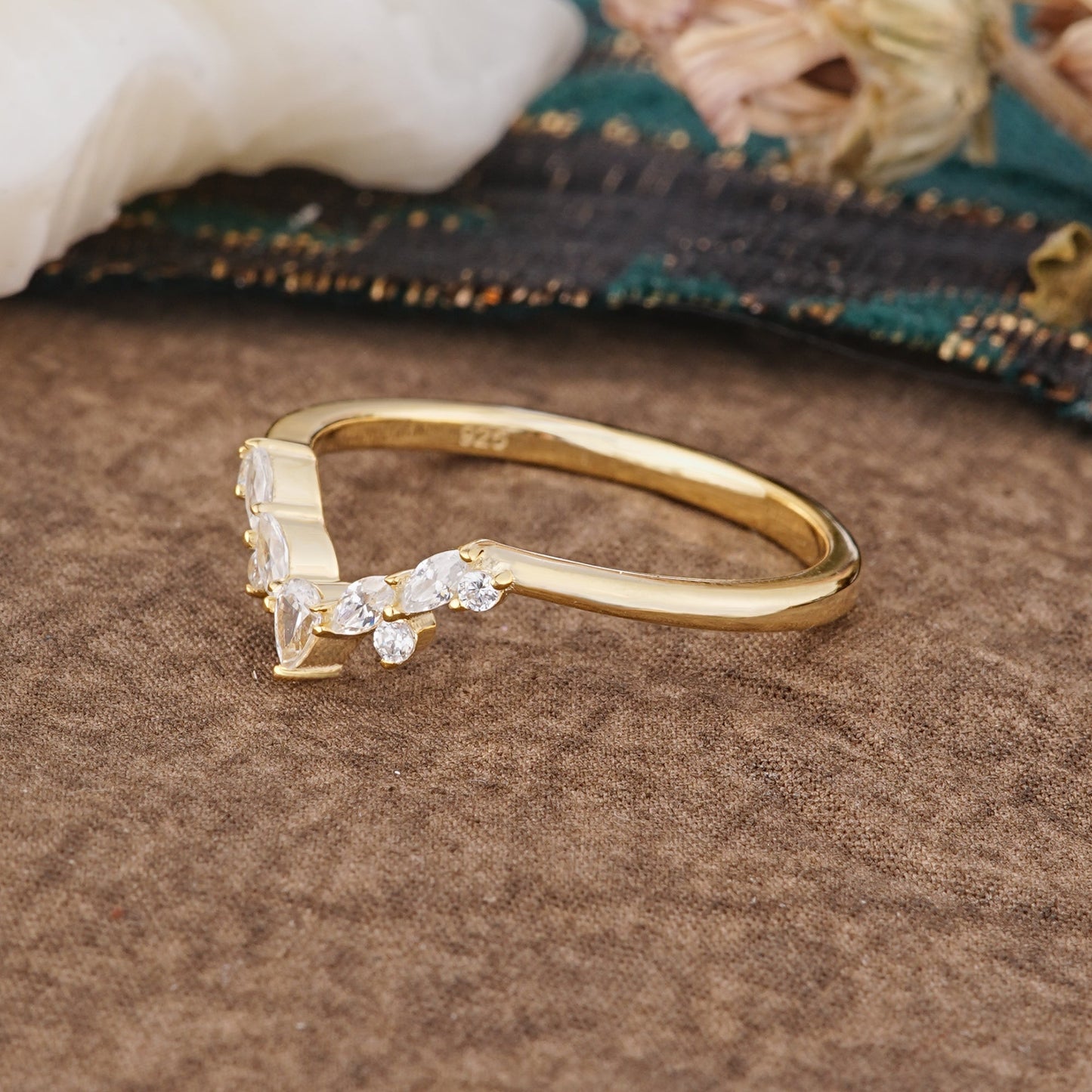 Pear Cut Moissanite Curved Wedding Ring for Women