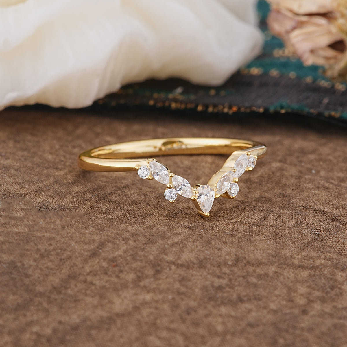 Pear Cut Moissanite Curved Wedding Ring for Women