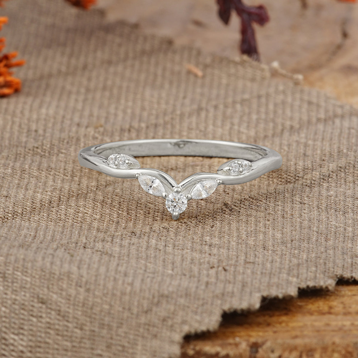 Minimalist Round Cut Moissanite Curved Wedding Ring