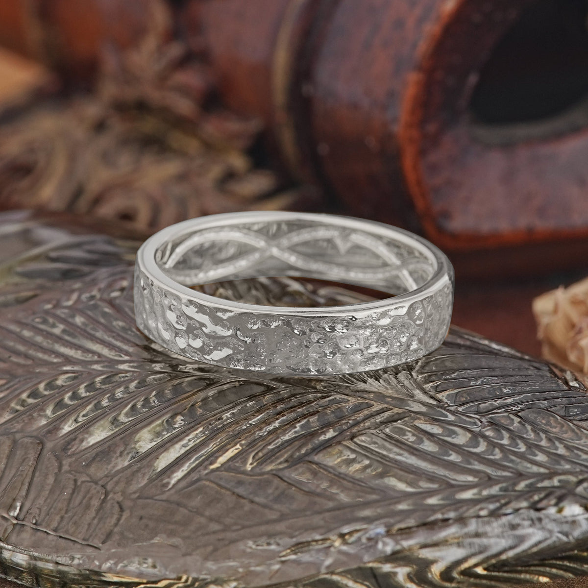 Hammered Inner Infinity Engraved Men' Wedding Band