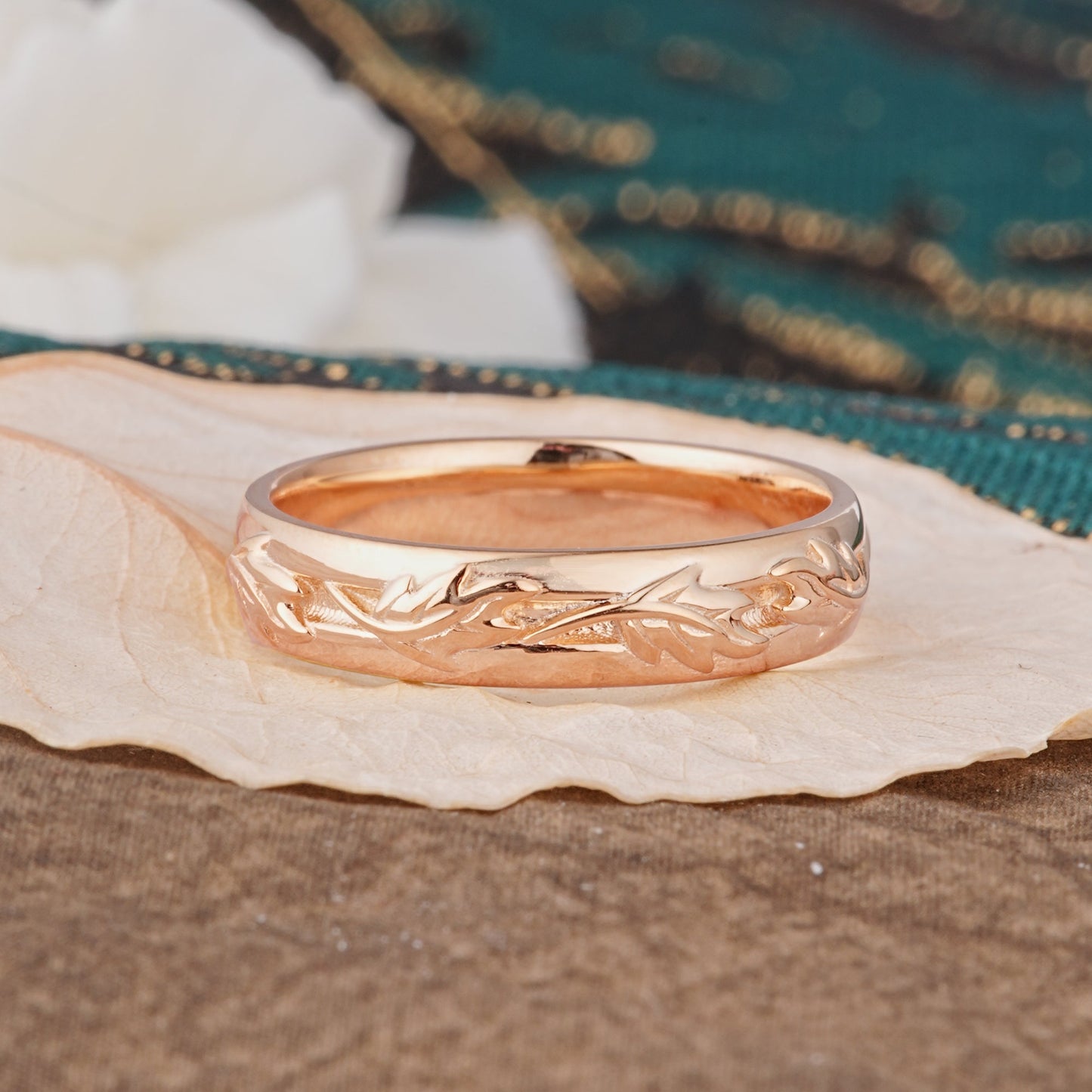 Vintage Leaf Engraved Men's Wedding Band
