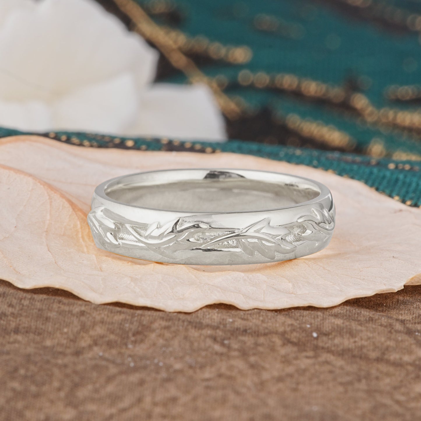 Vintage Leaf Engraved Men's Wedding Band