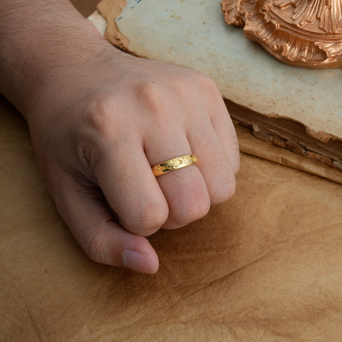 Vintage Leaf Engraved Men's Wedding Band